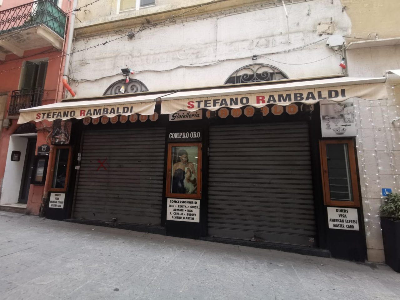 La banda del buco fallisce il colpo grosso in gioielleria a Sanremo
