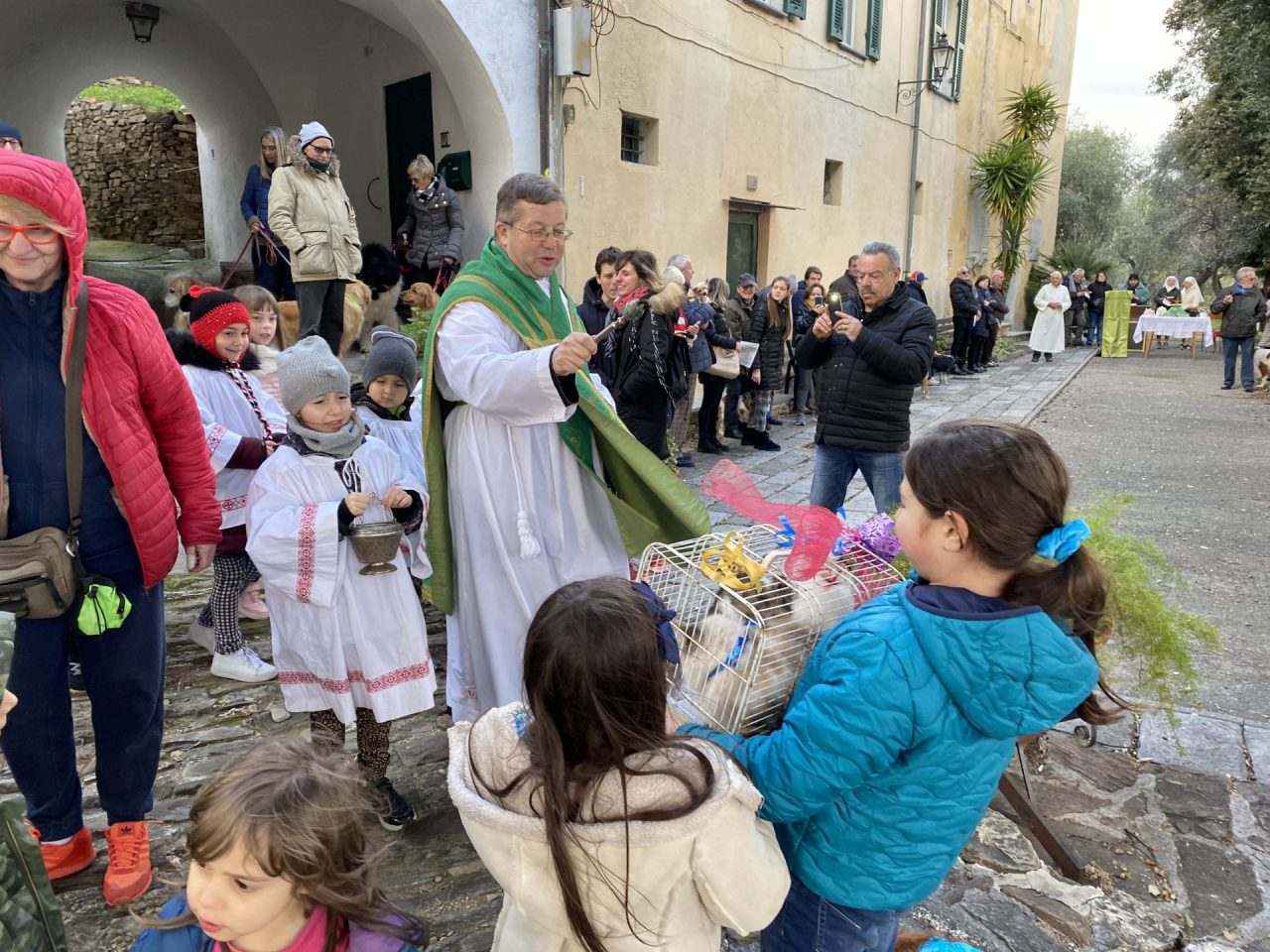 Benedizione degli animali a Diano Calderina