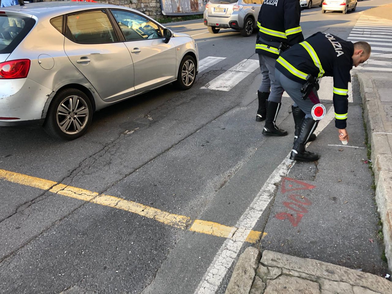 Pedone investito in centro città