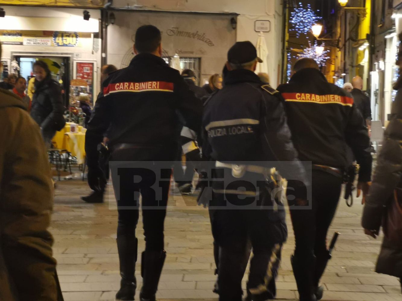 Polizia locale via Corradi cantante africano controllo_09