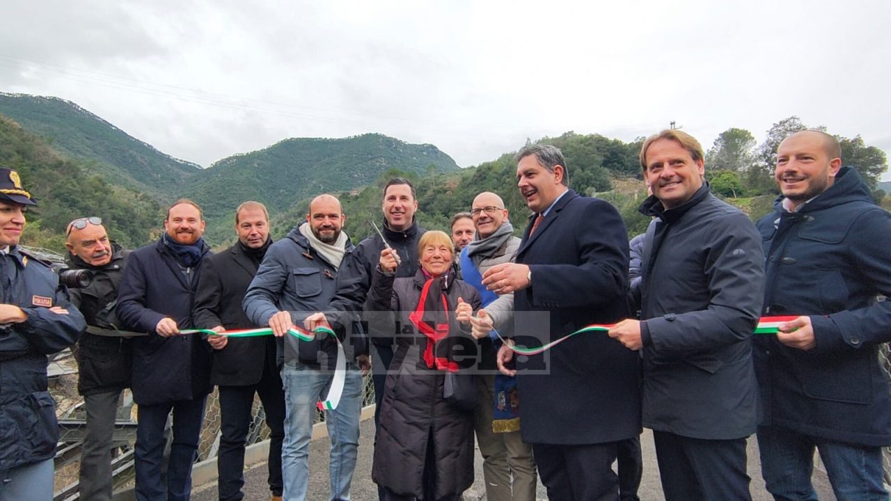 Rocchetta non è più isolata: bagno d’autorità all’inaugurazione del Ponte