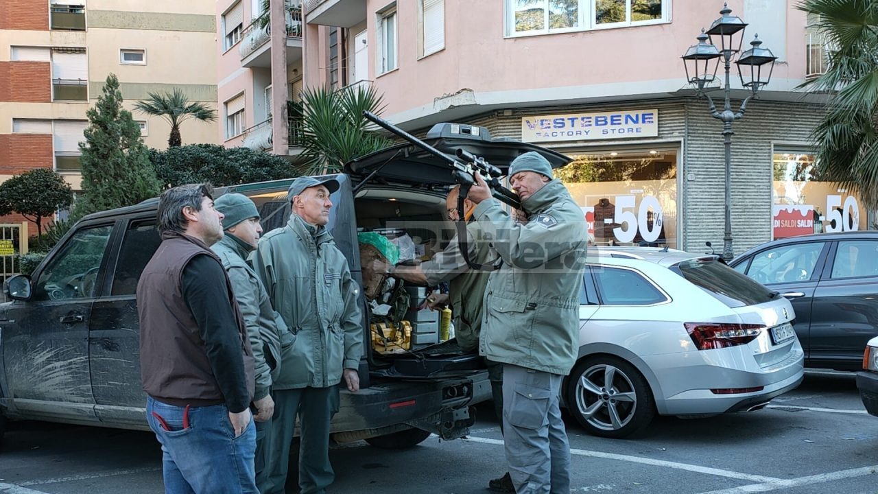 Il cinghiale Carmelo è salvo: lo hanno sedato e portato via dai giardini