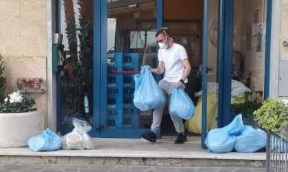 Il grande cuore di Albi, che nell'albergo di Alassio aiuta le persone in quarantena