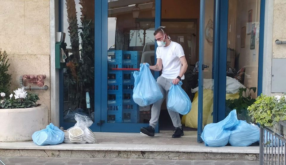 Il grande cuore di Albi, che nell’albergo di Alassio aiuta le persone in quarantena