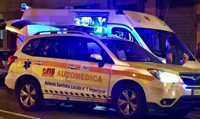 Donna trovata morta in strada a Cervo