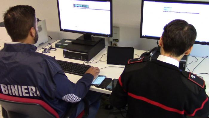Annuncia il suicidio con due post su Facebook: salvato dai carabinieri