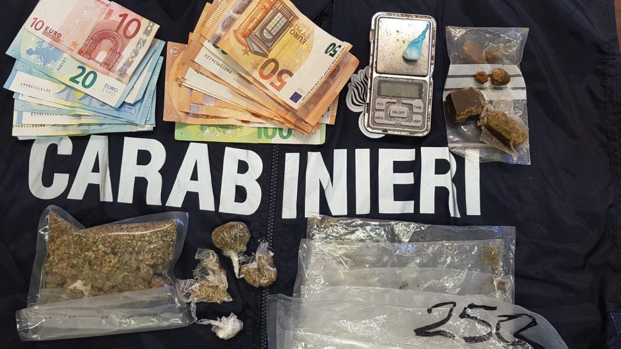 Blitz dei carabinieri scova market della droga, in manette 29enne sanremese