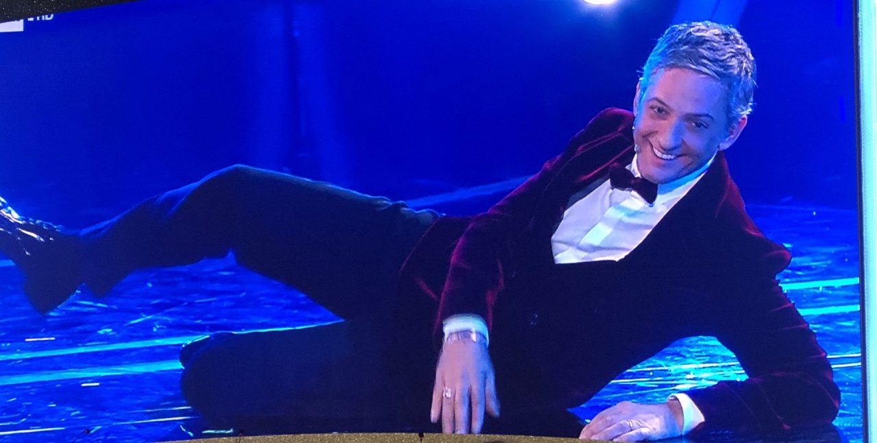 Fiorello show: “Amadeus, attento al manismo e al fiorismo. Con il 52% vai con il Pd che ne hanno bisogno”
