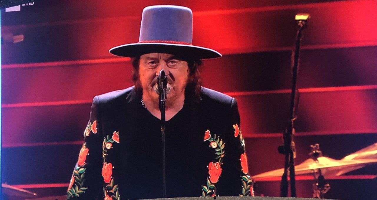 Sanremo 2020, arriva Zucchero e “accende il buio”