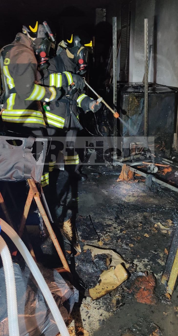 Incendio magazzino Camporosso_05