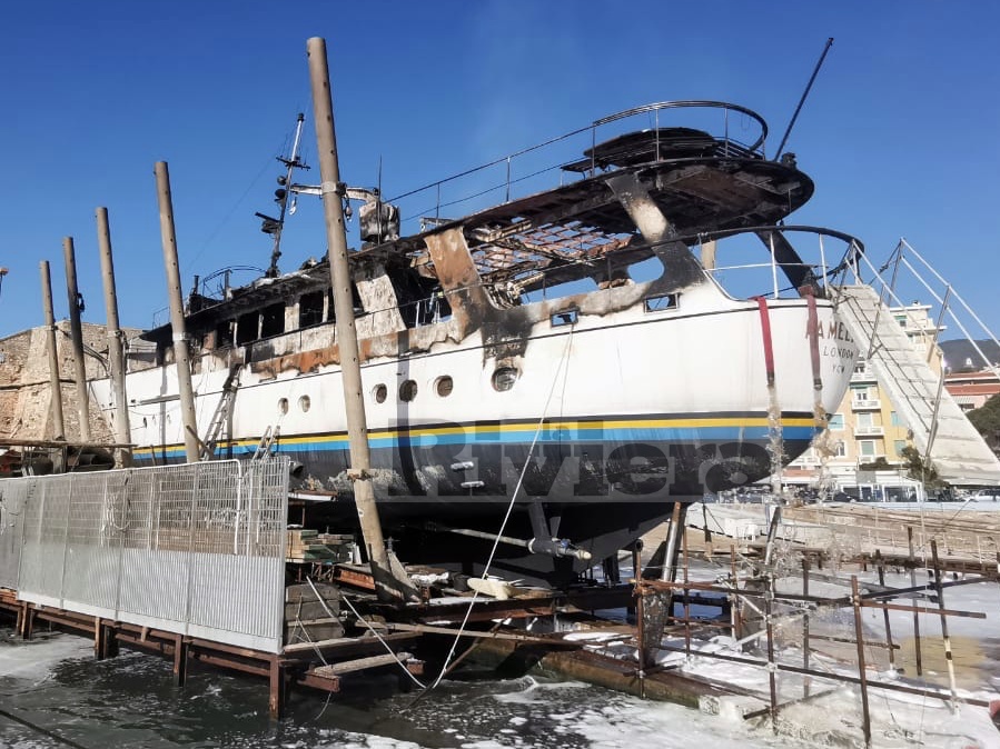 Incendio yacht Sanremo Pamela IV