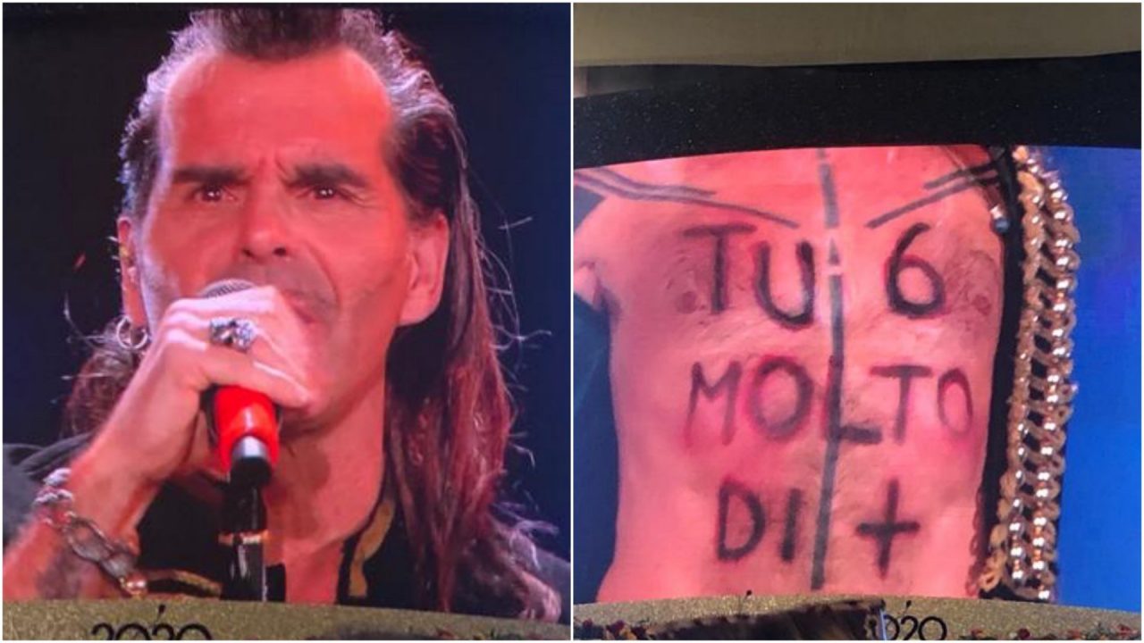 Piero Pelù show: “ruba” la borsa a una signora e resta a petto nudo