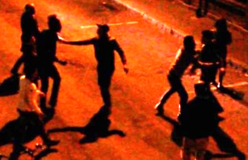 Rissa in via Hanbury nella notte: “Urlavano e lanciavano oggetti”