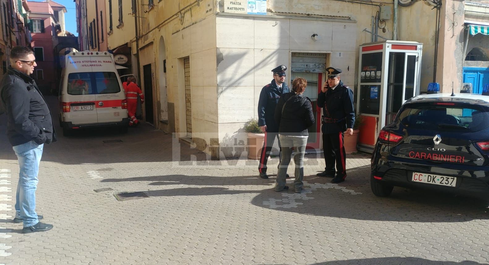 Uomo giù da finestra defenestrato