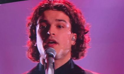 Nuove proposte, il vincitore Leo Gassmann si esibisce sul palco della finale