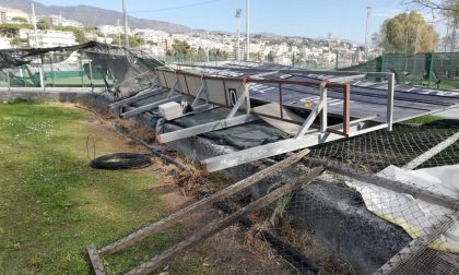 Le raffiche di vento non risparmiano il campo da baseball