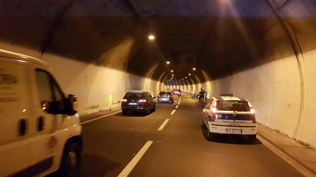 Perde il controllo del suo scooter in Aurelia Bis. Ragazza ferita