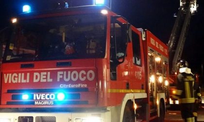 Incendio in un magazzino di Isolabona, intervengono i vigili del fuoco