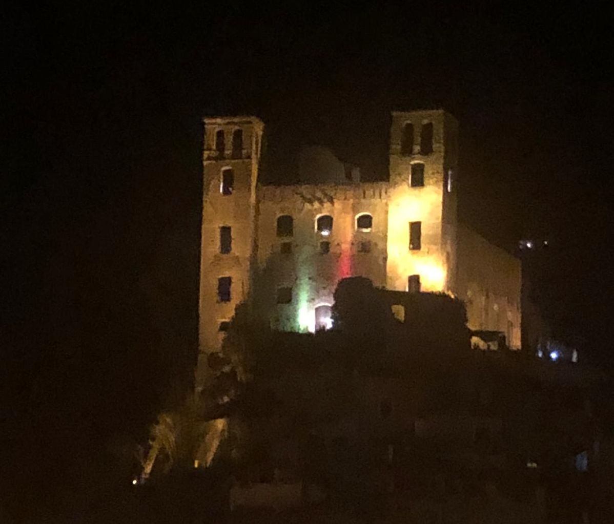 Il tricolore italiano illumina il Castello dei Doria di Dolceacqua