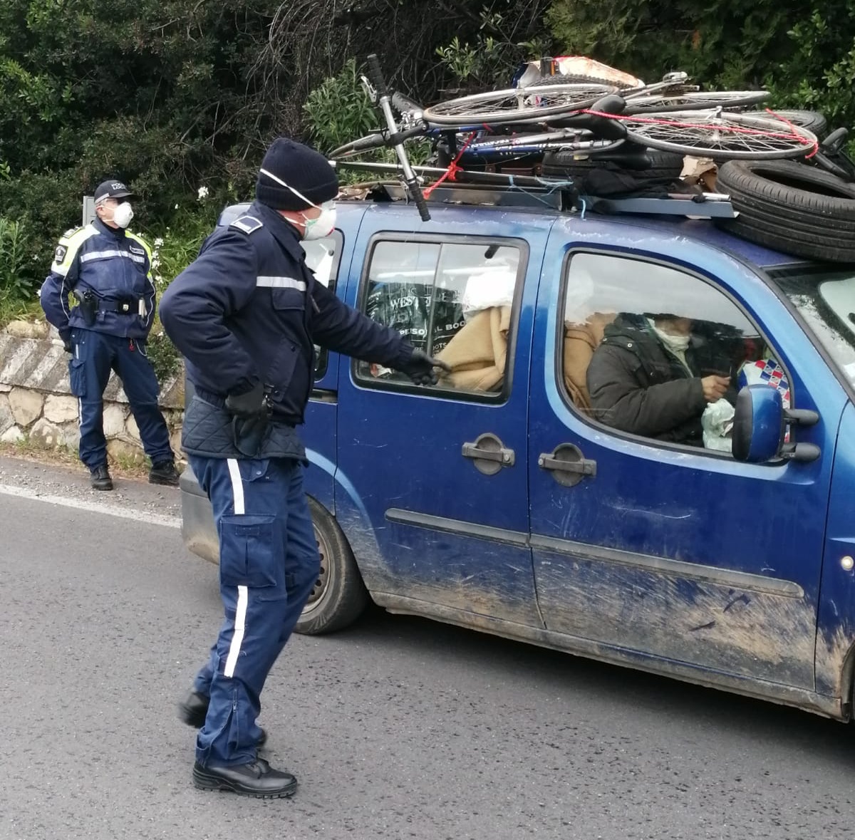 Coppia ungheresi Capo berta Polizia Locale Diano marina