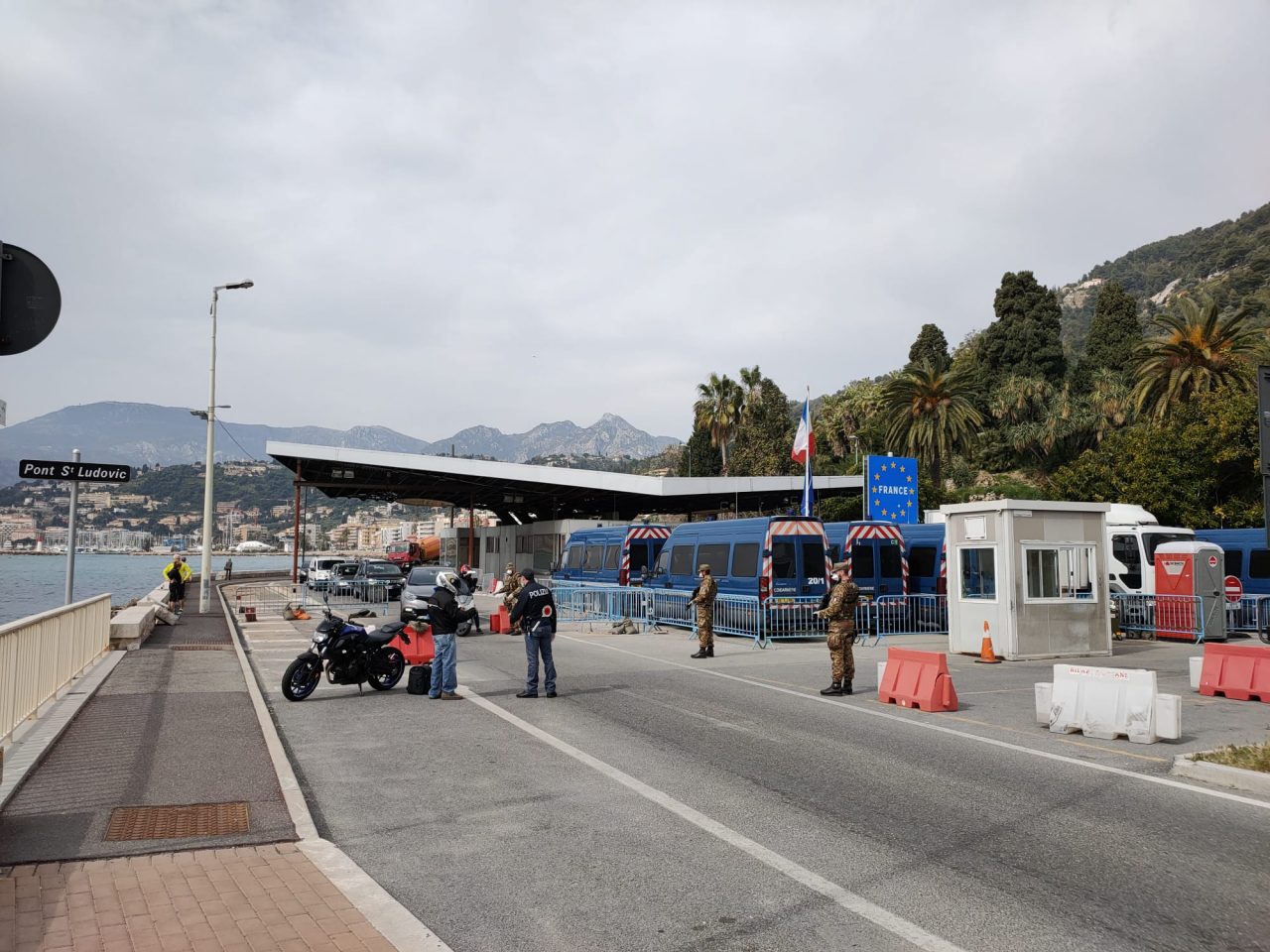 Autocertificazione anche in Francia e a Monaco per entrare. Scarica il modulo