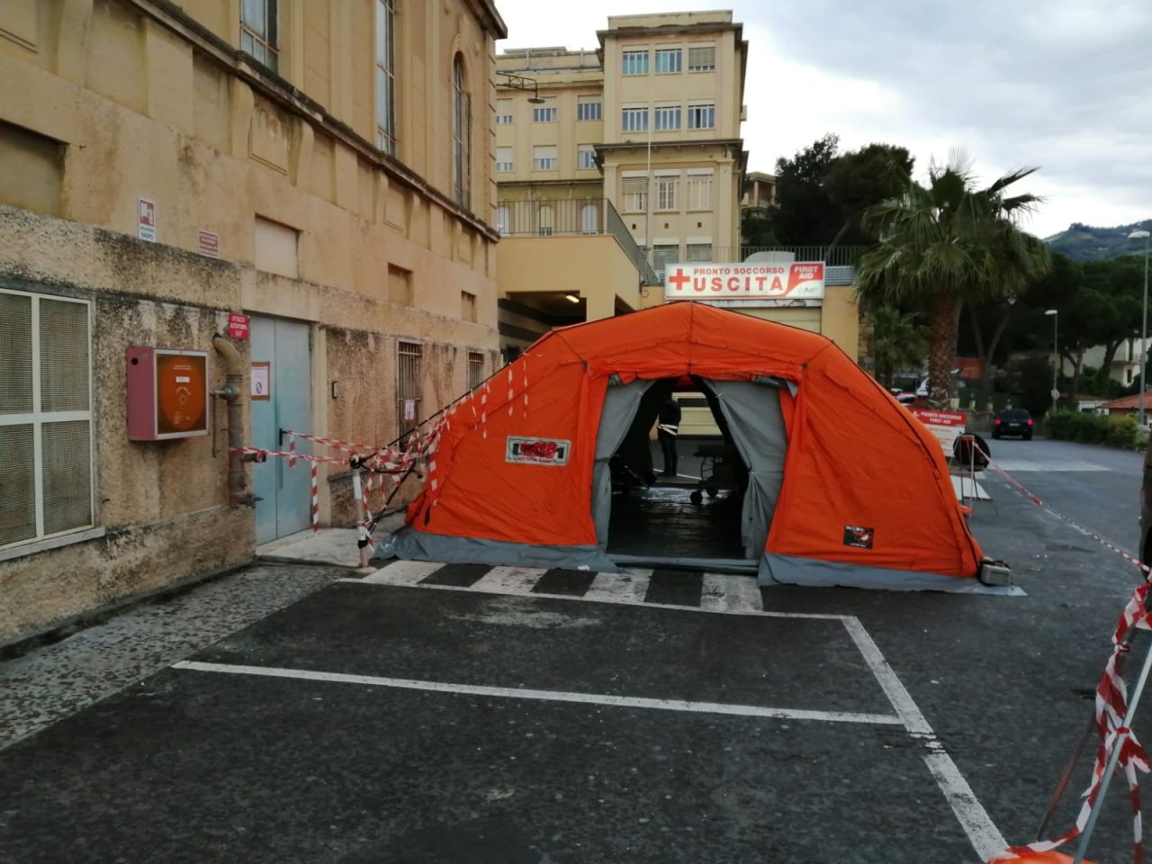 Installato il pre triage davanti al pronto soccorso di Sanremo