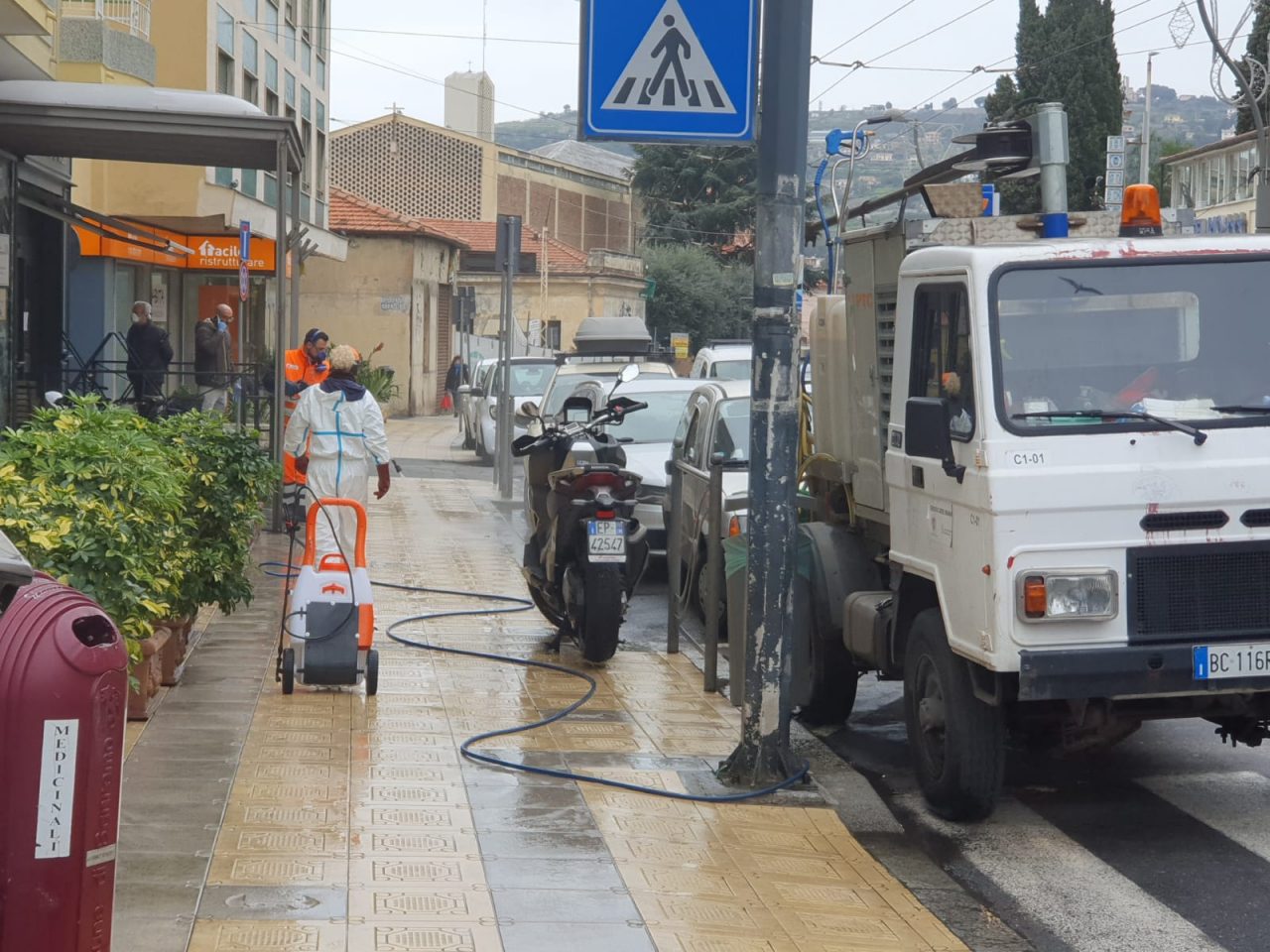 Coronavirus a Sanremo prosegue la sanificazione delle strade