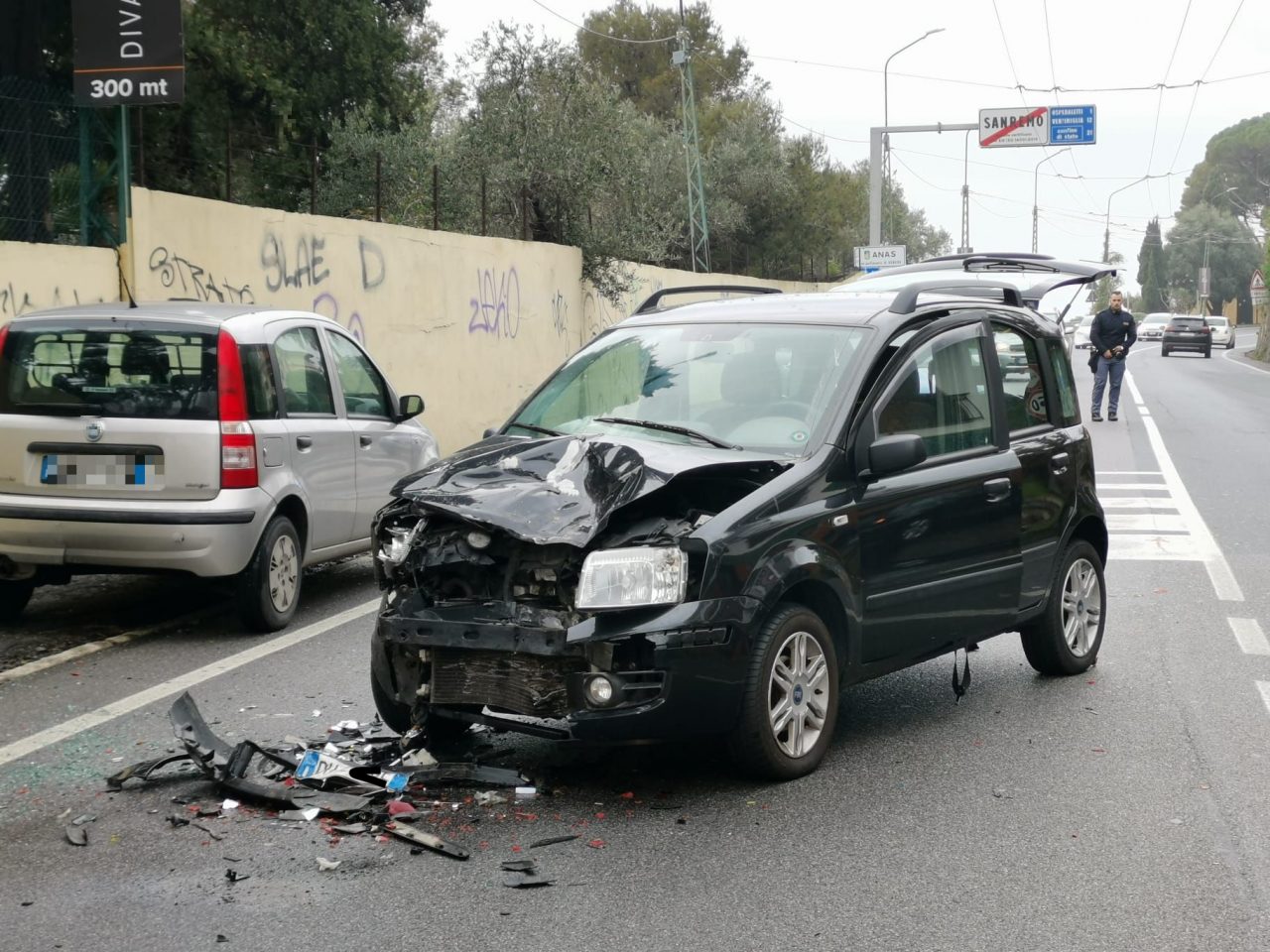 Perde il controllo dell’auto e va sbattere contro un’altra macchina, 20enne al Pronto Soccorso