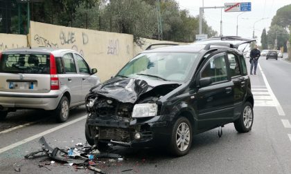 Perde il controllo dell'auto e va sbattere contro un'altra macchina, 20enne al Pronto Soccorso