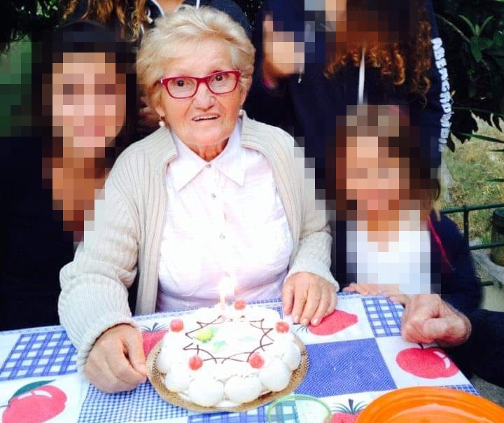 Morta la mamma del vigile del fuoco Tufarelli: “Colpa del carognavirus”