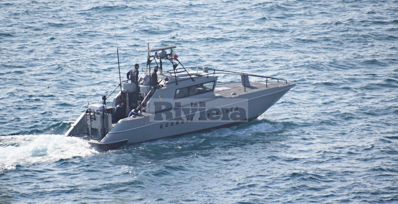 Motovedetta Guardia di Finanza porto Bordighera