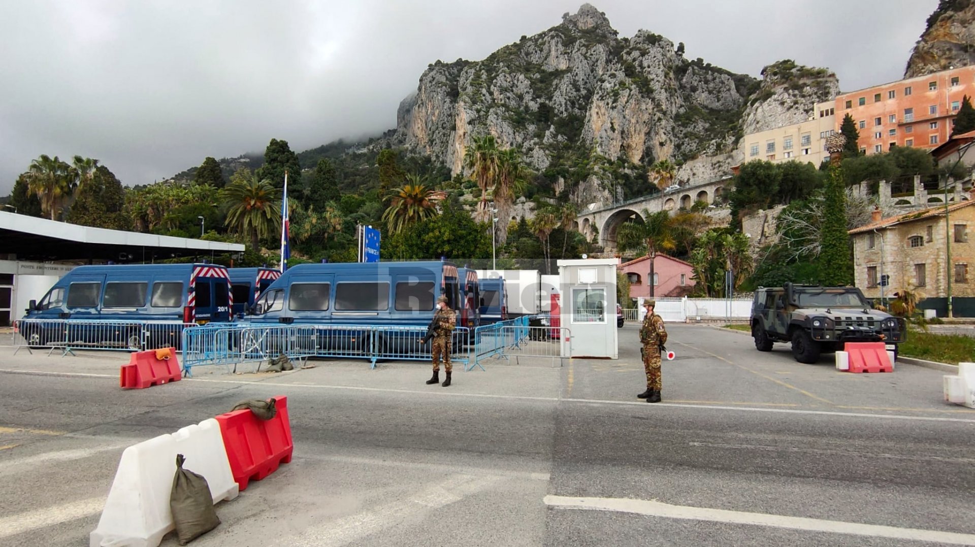 Polizia esercito coronavirus frontiera confine Francia controlli_02