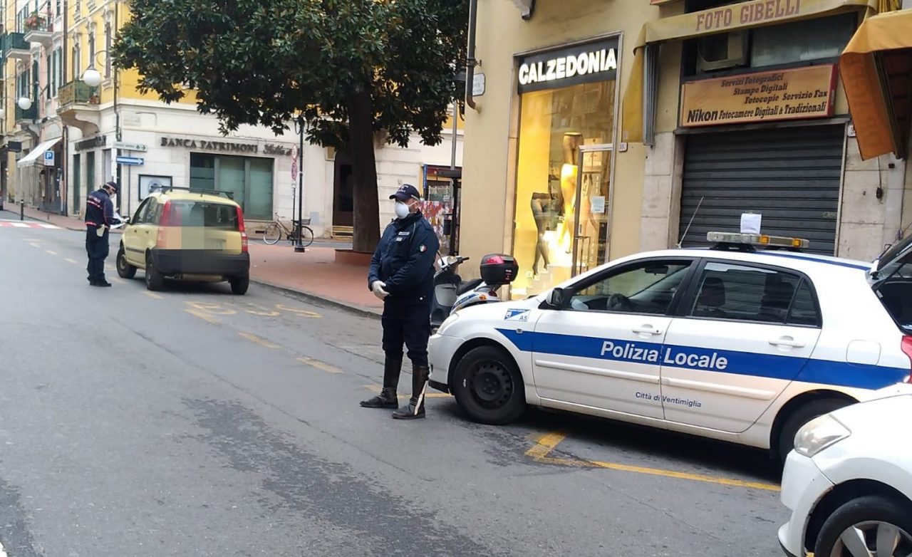 Da Nizza a Ventimiglia per comprare le sigarette, denunciato dalla polizia locale