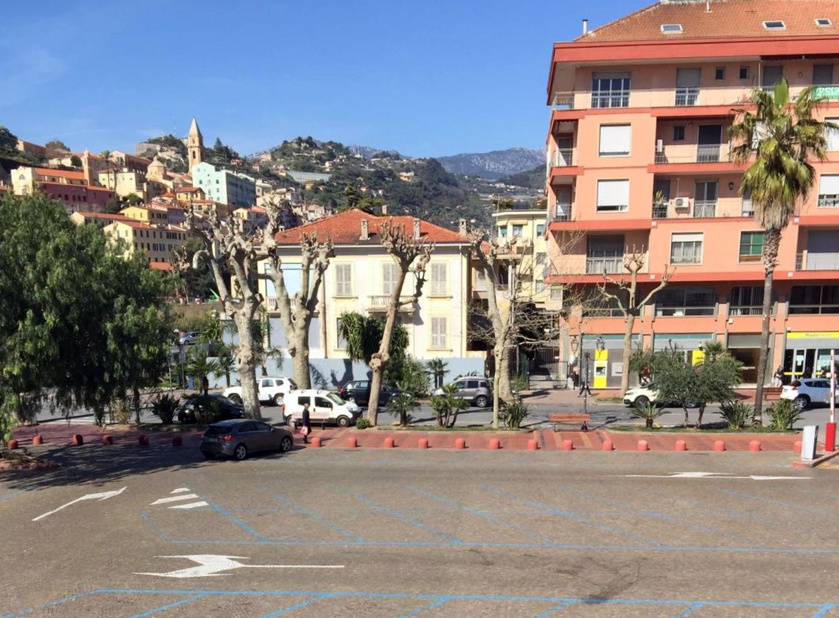 Gratuiti i parcheggi con le strisce blu per il periodo di quarantena forzata