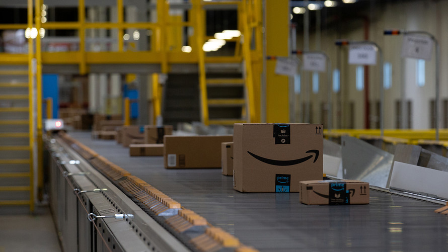 Amazon limita le consegne a beni di prima necessità