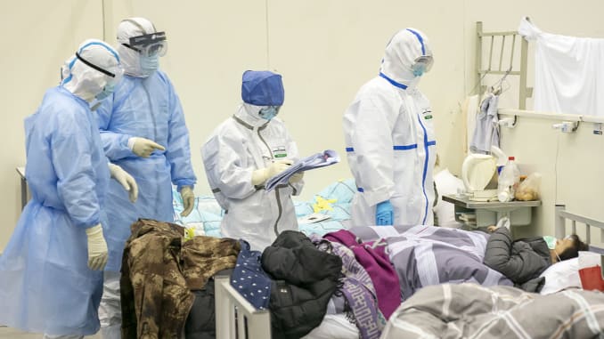 Donna in casa da 24 ore con la salma del marito morto