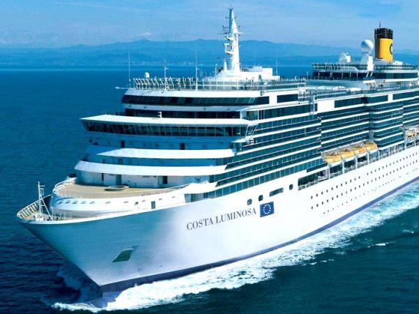 In corso lo sbarco protetto di 453 marinai dalla Costa Luminosa