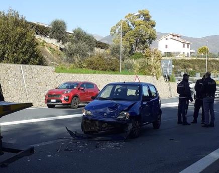 Polizia locale: due denunce per un incidente stradale sull’Aurelia Bis