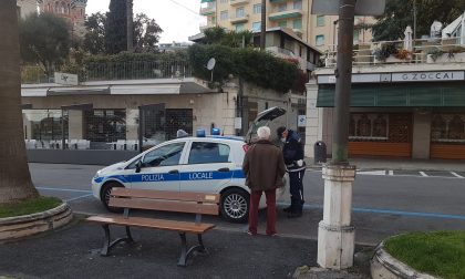 Controlli della Polizia Locale in centro a Sanremo anche  per chi va a piedi
