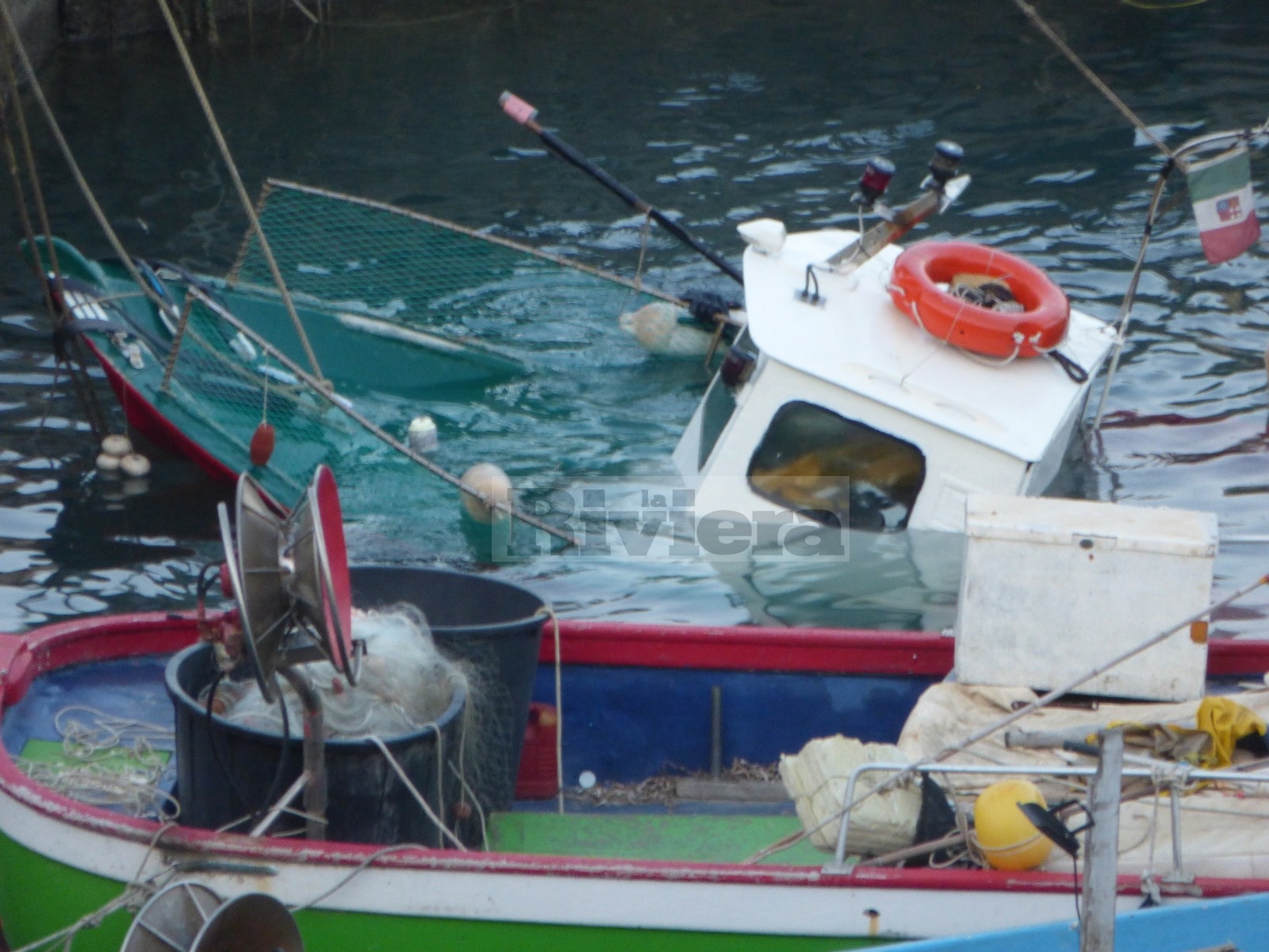 Barca Marina affondata Porto di Bordighera_02