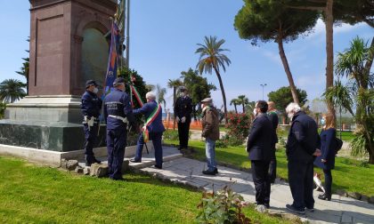 Anche Ventimiglia depone i fiori ai caduti per la libertà - Foto