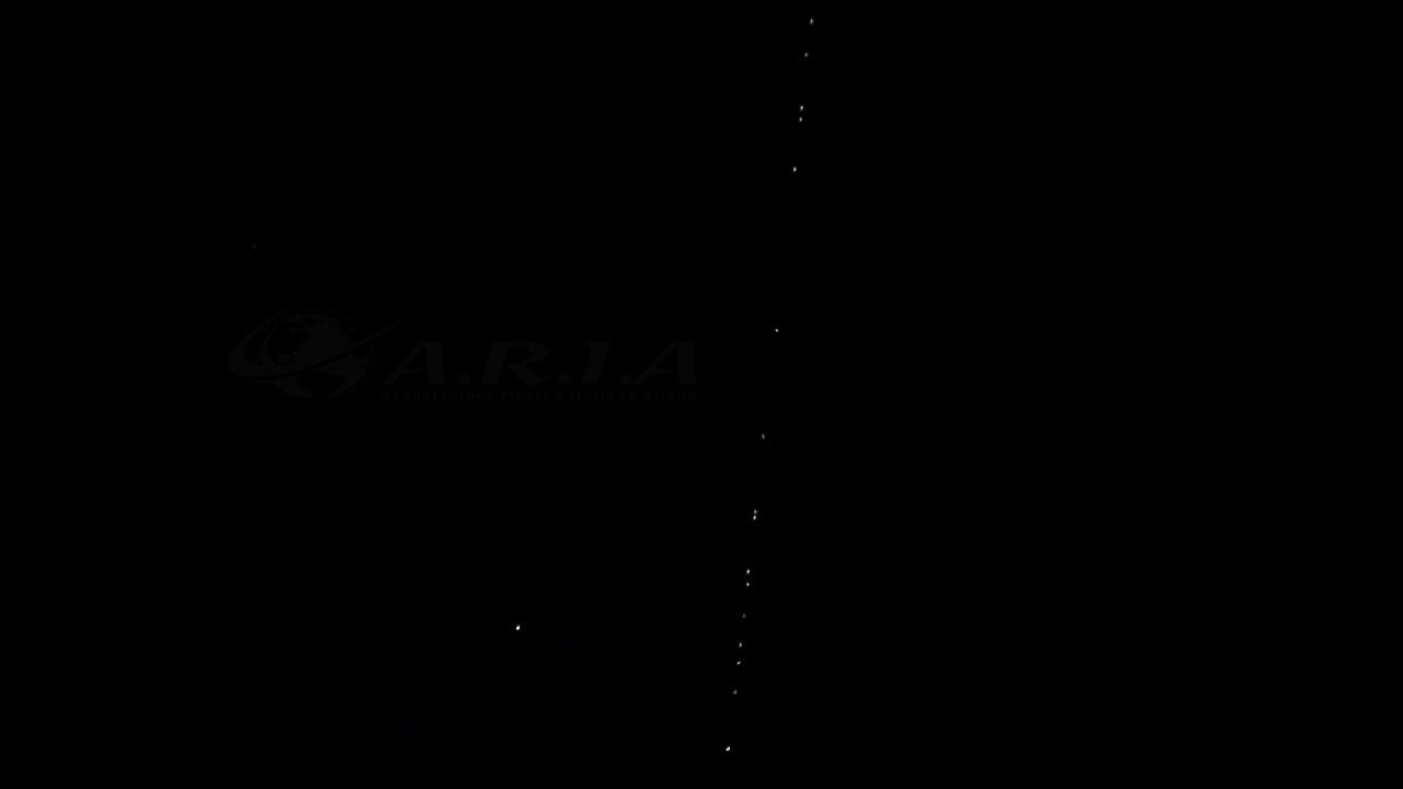 Scia di luci nel cielo ligure la scorsa notte – L’ufologo svela il mistero (foto e video)