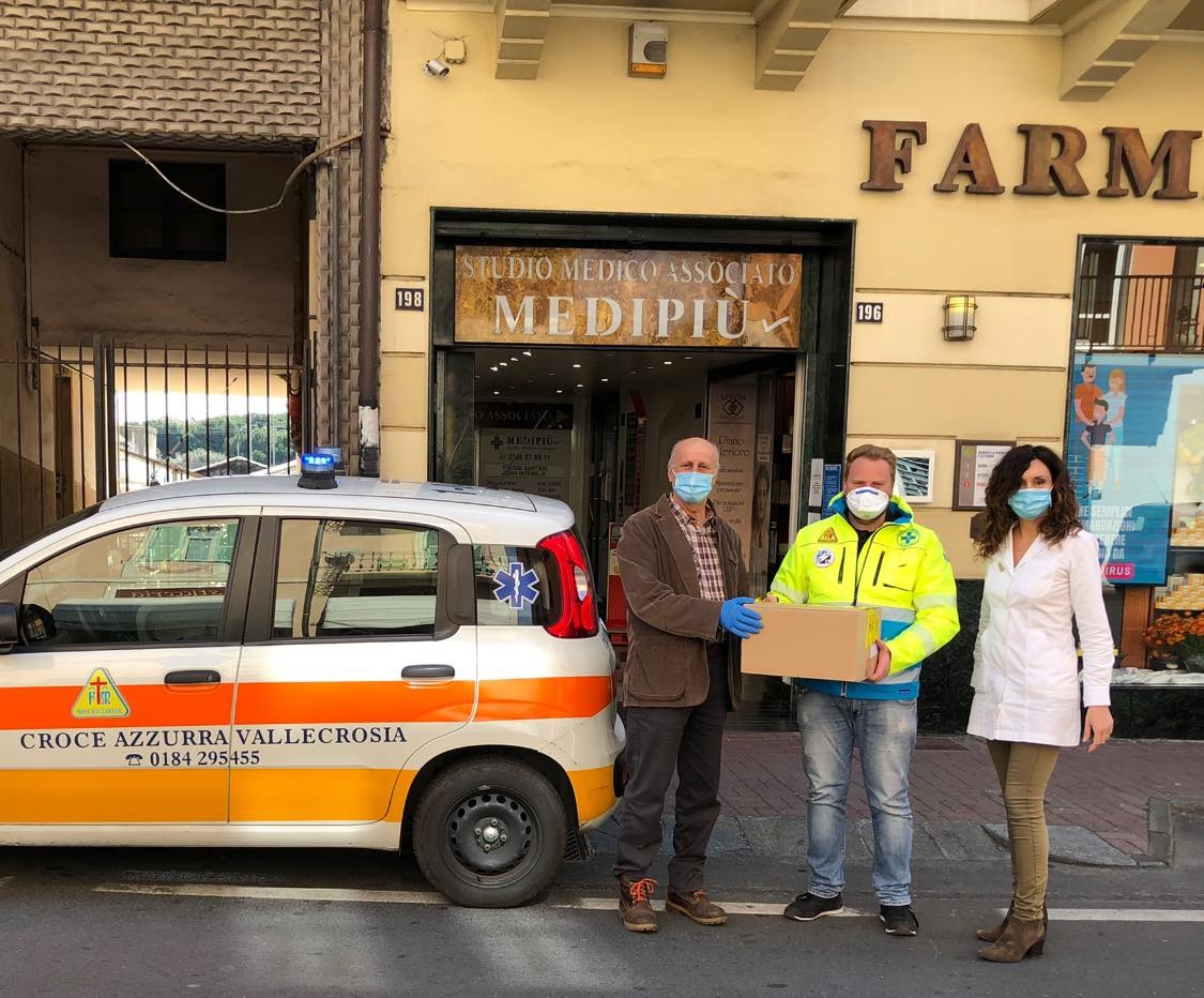 Lions consegnano mascherine alla Croce Azzurra di Vallecrosia