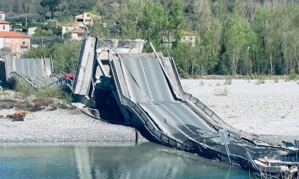 Flash: crolla un ponte tra Toscana e Liguria. Le immagini