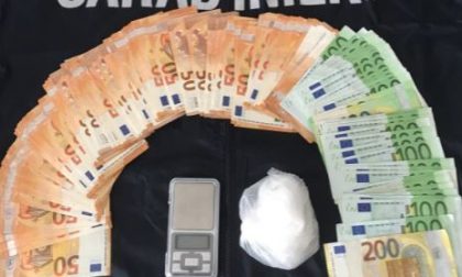 Cocaina e contanti, Carabinieri ammanettano due pusher