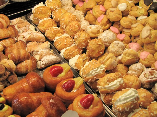 Ondata di solidarietà per il San Martino. Arrivano fondi e cabaret di dolci