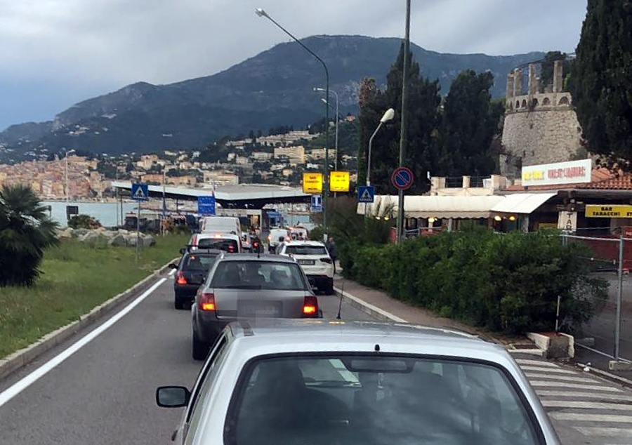 Farnesina verso la deroga al coprifuoco per i frontalieri