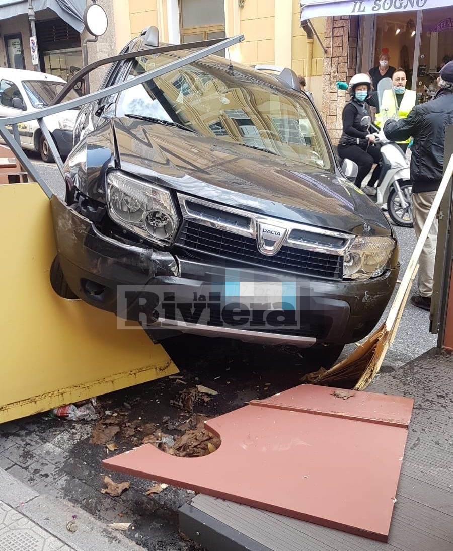 Incidente Sanremo Dacia Duster in via XX Settembre