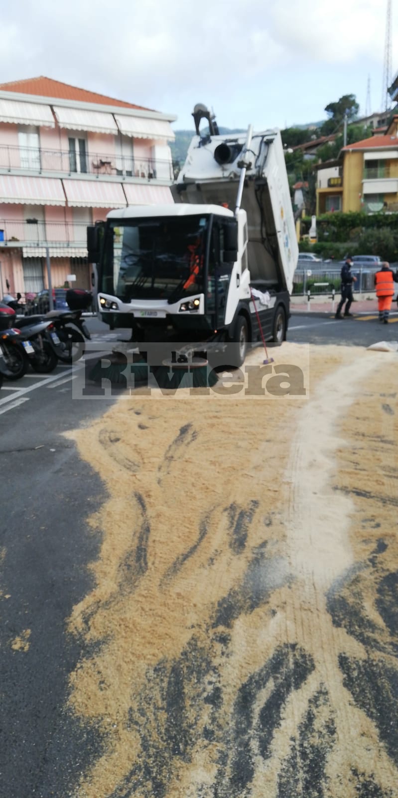 Macchia d'olio Sanremo Borgo_02