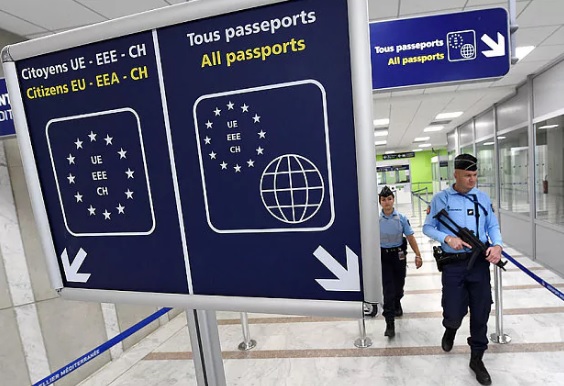 Dai viaggi in Europa, al teatro, alle seconde case: ecco cos’è ancora vietato e quando si riparte